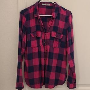 Snap down long sleeve plaid shirt